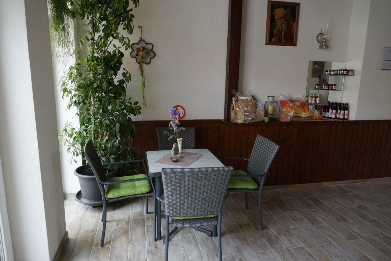 Zur Weinlaube Villa Mönchhof Buitenkant foto